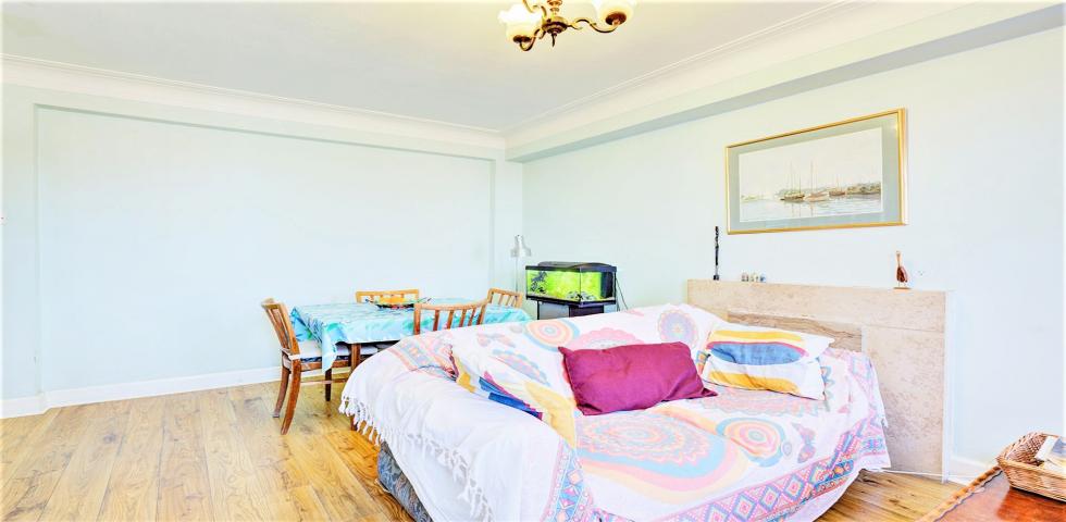 			HEATING and HOT WATER INCLUDED, 1 Bedroom, 1 bath, 1 reception Flat			 Eton College Road, BELSIZE PARK
